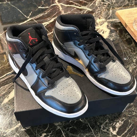 Nike Air Jordan 1 in mid black / grey - Picture 3 of 3